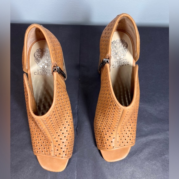 EUC Vince Camuto Trisha Ankle Bootie - Picture 6 of 12